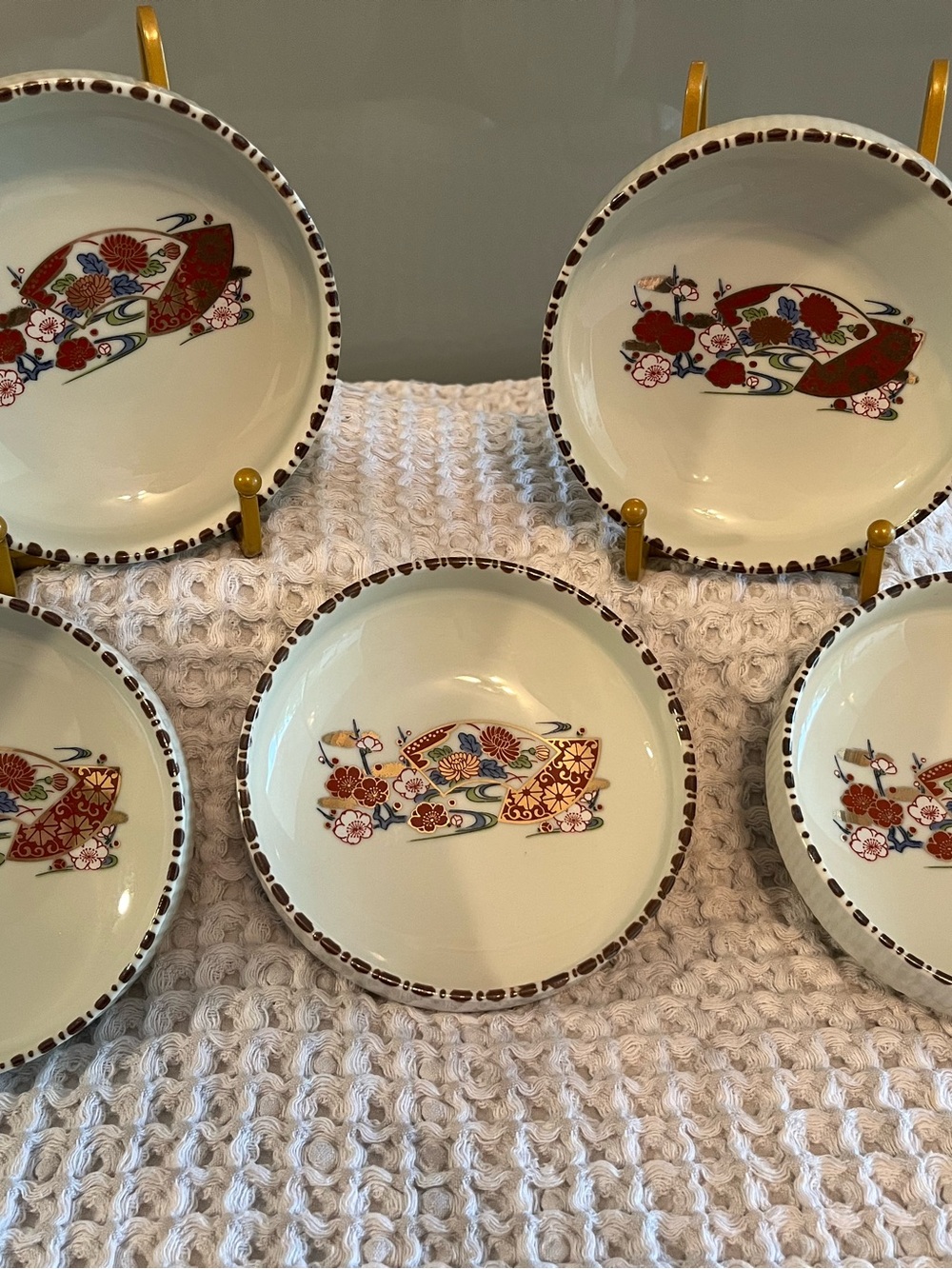 Vintage Japanese porcelain bowls, set a five mid-century Amari fan pattern 409